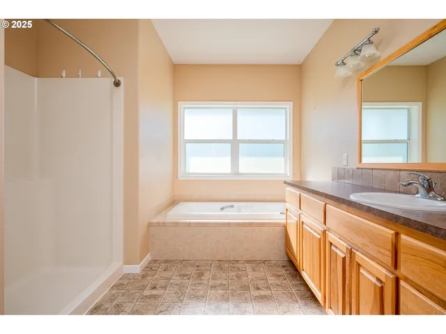 $799,000 | 1273 Southeast 4th Avenue, Mill City, OR 97360