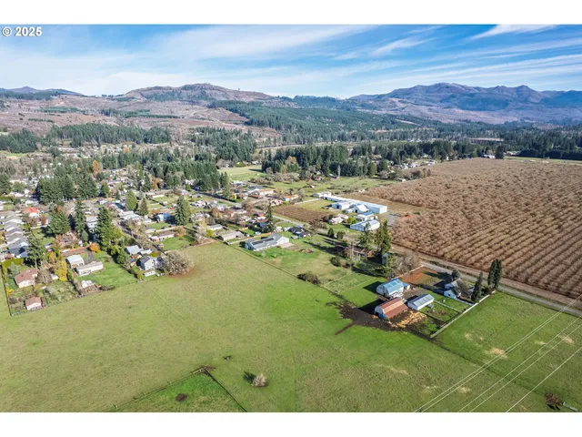 $799,000 | 1273 Southeast 4th Avenue, Mill City, OR 97360