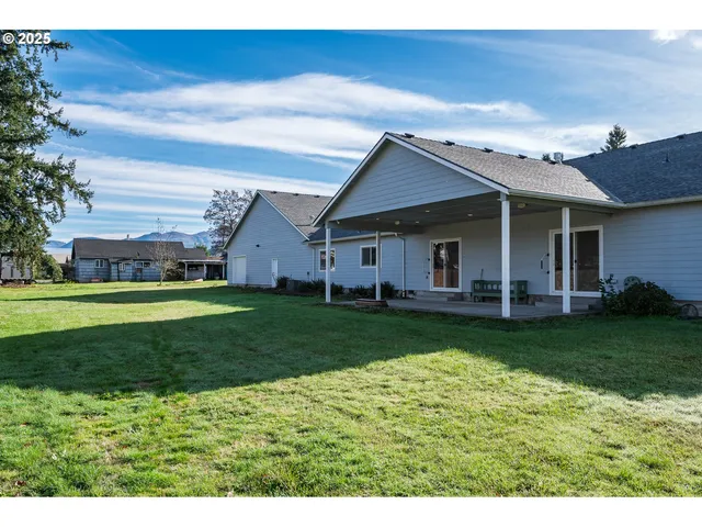 $799,000 | 1273 Southeast 4th Avenue, Mill City, OR 97360