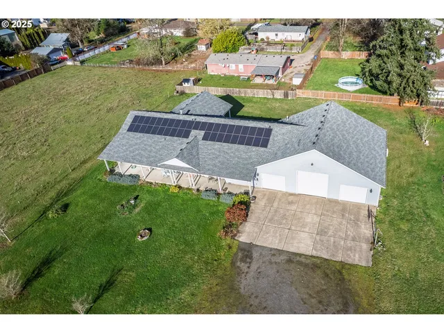 $799,000 | 1273 Southeast 4th Avenue, Mill City, OR 97360