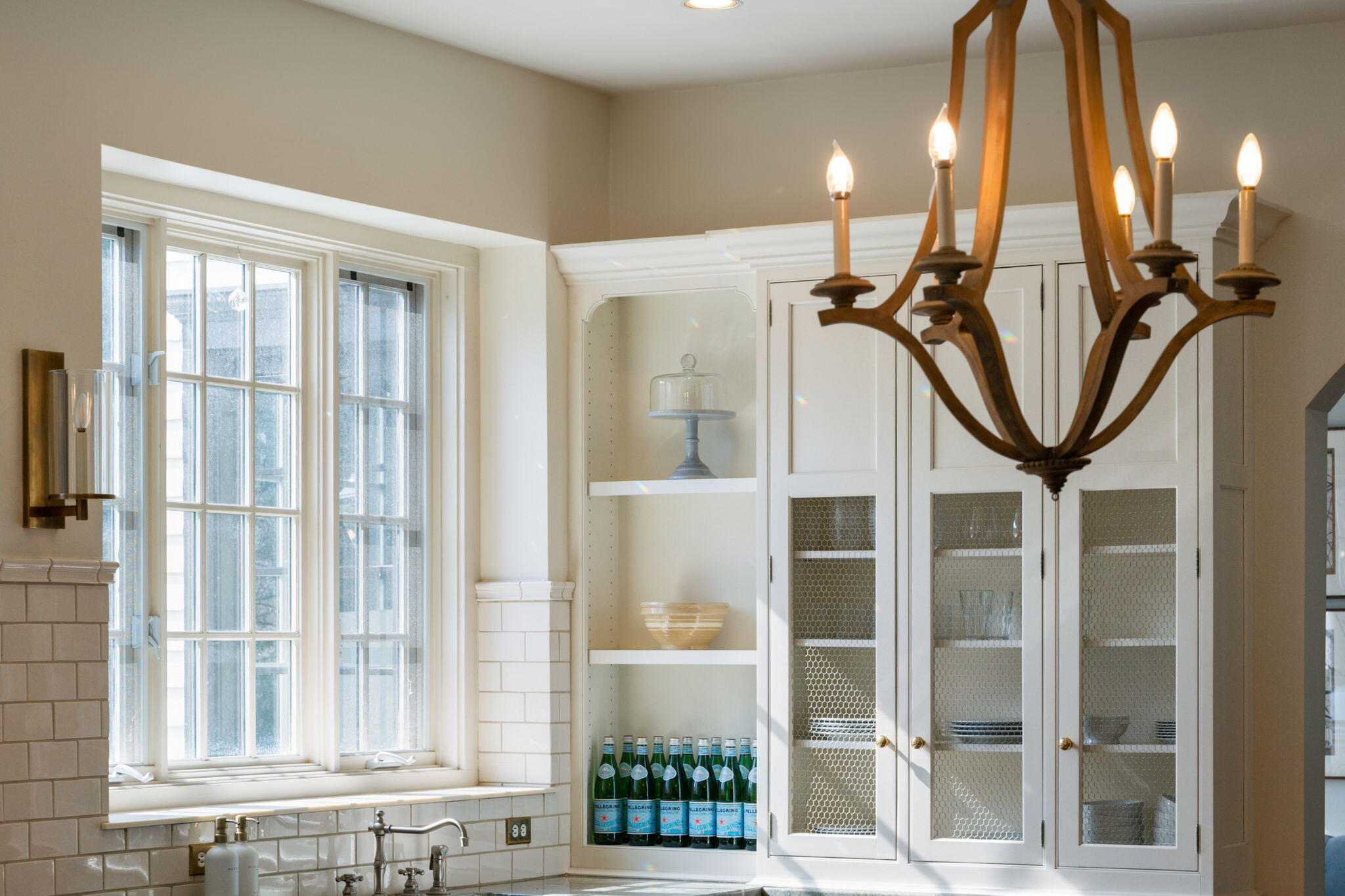 1578 Ponus Ridge Road New Canaan, CT 06840 - Photo 54 of 70 an entryway with a chandelier