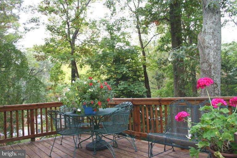 8409 Greeley Boulevard Springfield, VA 22152 - Photo 19 of 28 Deck