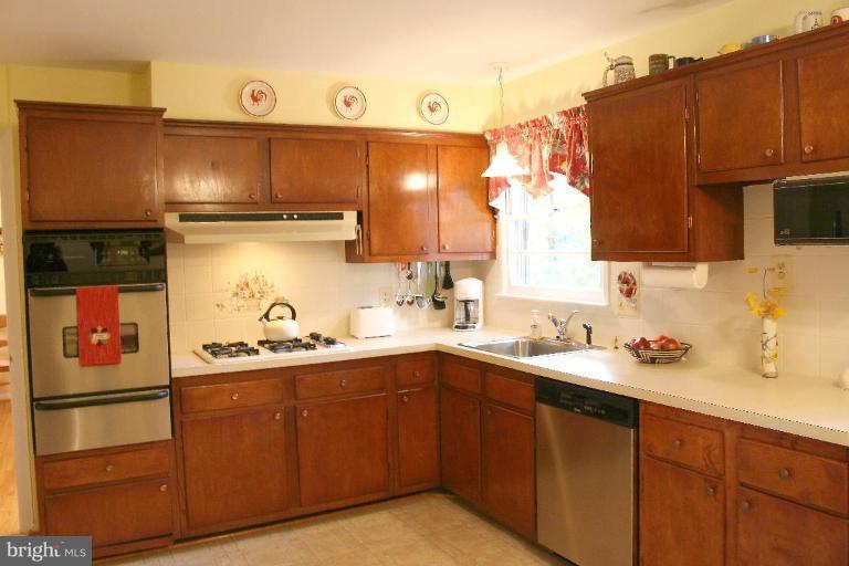 8409 Greeley Boulevard Springfield, VA 22152 - Photo 5 of 28 Kitchen #2