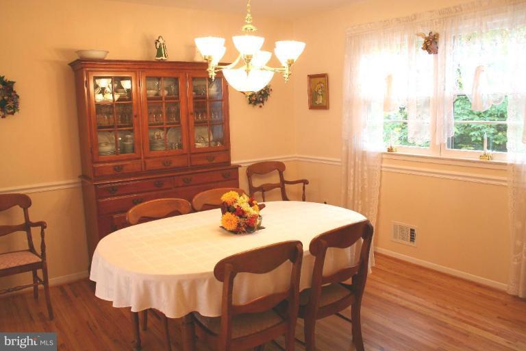 8409 Greeley Boulevard Springfield, VA 22152 - Photo 6 of 28 Dining Room