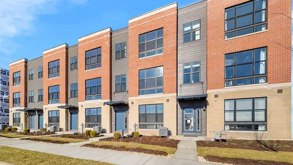 $554,990 | 384 Summit Circle, Lombard, IL 60148