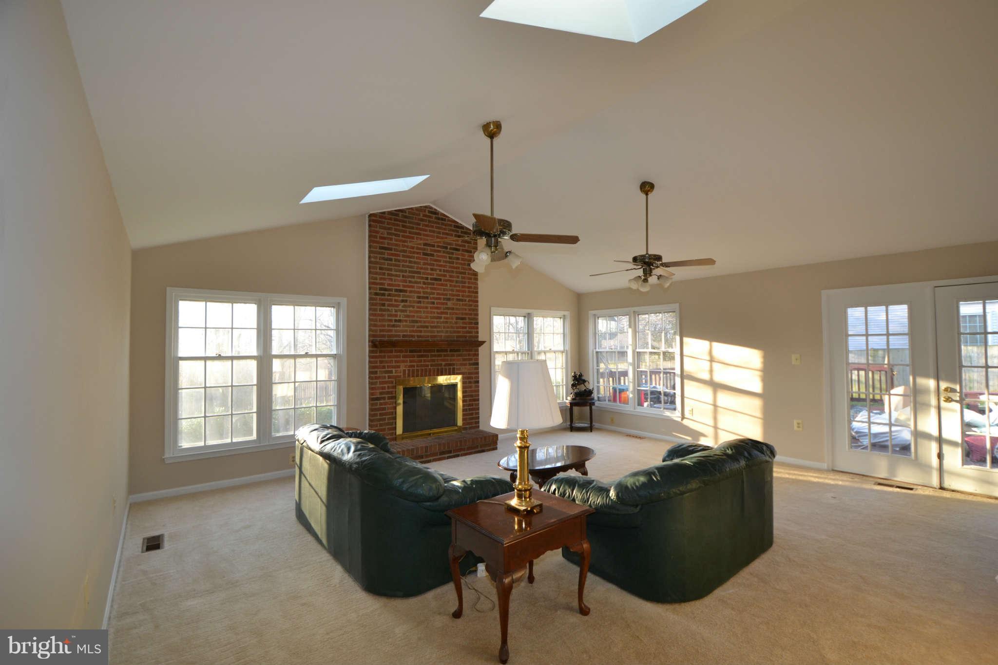 9513 Retriever Road Burke, VA 22015 - Photo 7 of 22 Family Room