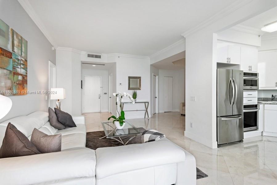 4775 Collins Avenue, Unit PH4206 Miami Beach, FL 33140 - Photo 3 of 10