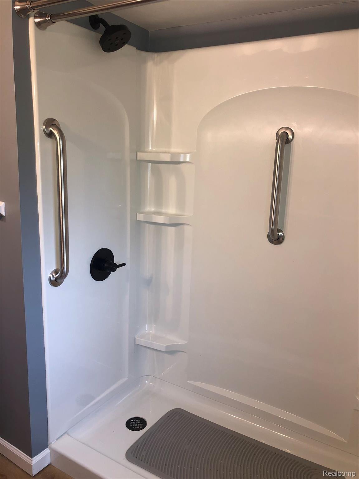 6281 Perry Road Grand Blanc, MI 48439 - Photo 18 of 24 Perry master bath 2.jpg