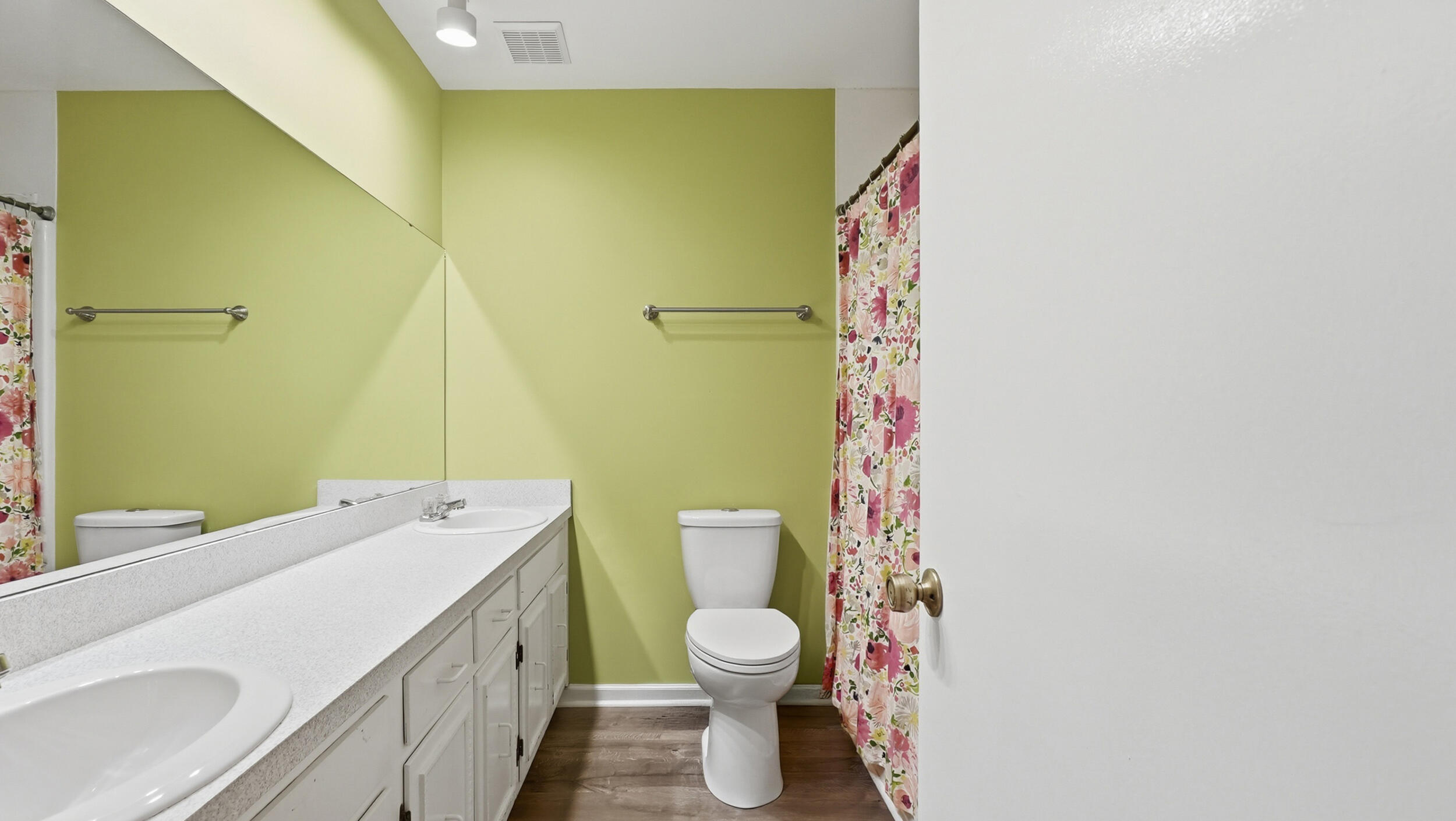 6321 Ridge Lake Road Hixson, TN 37343 - Photo 22 of 39 Full Bath (upstairs)