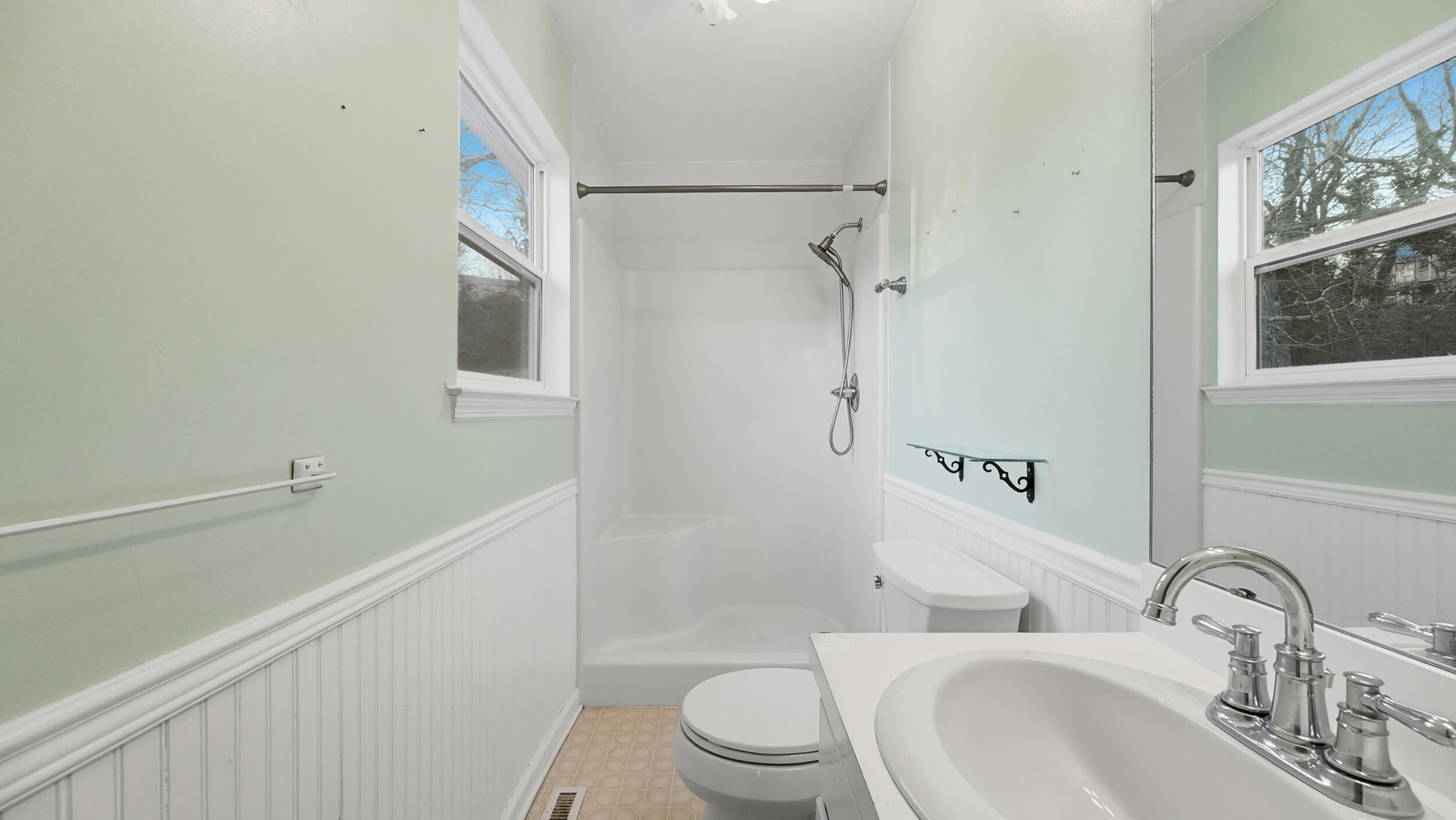 6321 Ridge Lake Road Hixson, TN 37343 - Photo 28 of 39 Primary Bath