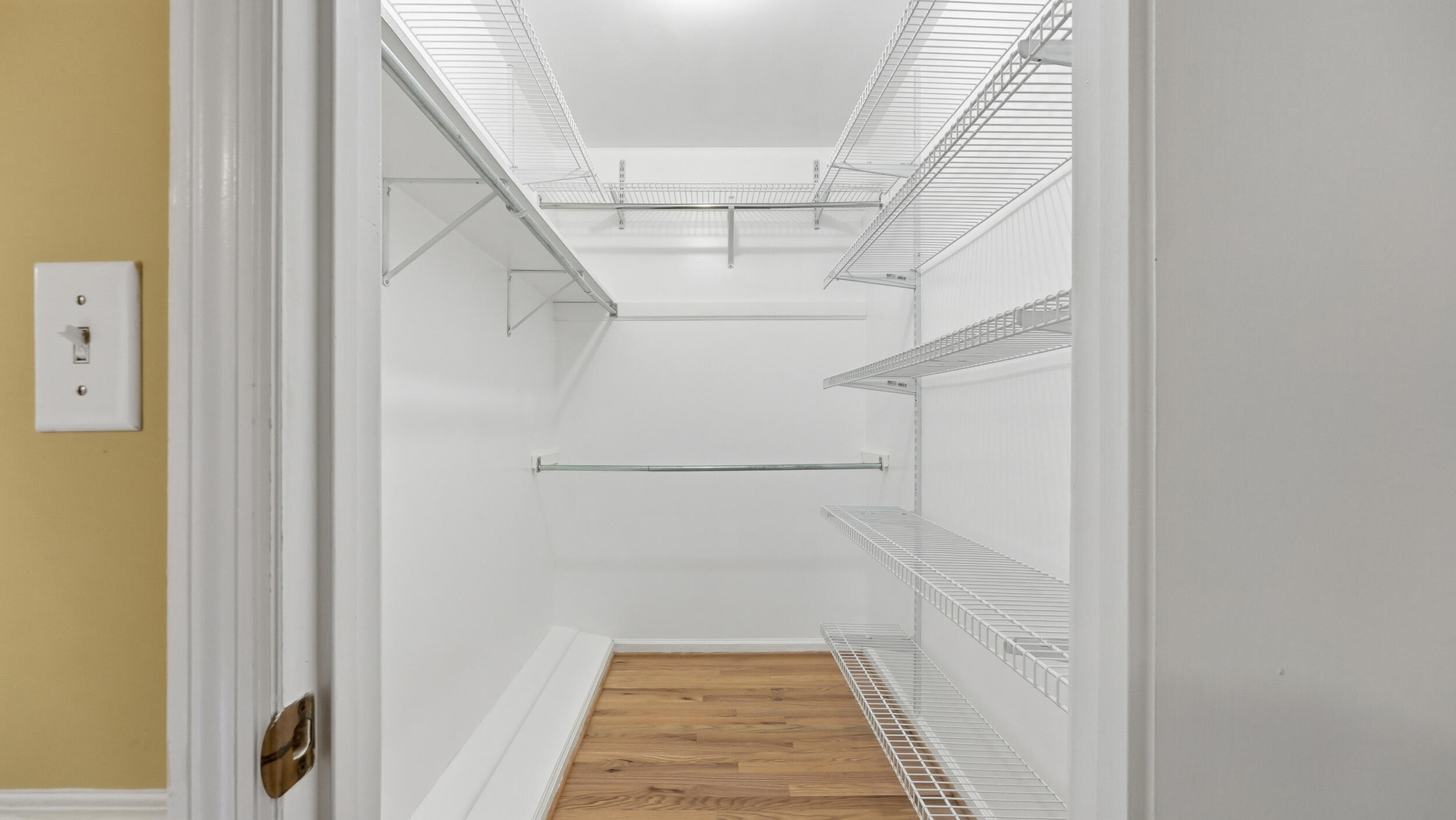 6321 Ridge Lake Road Hixson, TN 37343 - Photo 29 of 39 Primary Walk in Closet