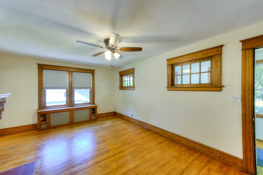 148 Whitmarsh Avenue Worcester, MA 01606 - Photo 8 of 34