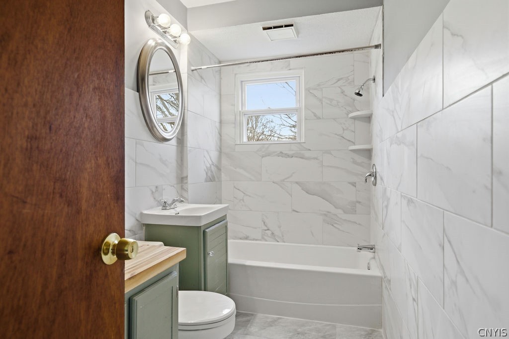 5960 Newport Road Camillus, NY 13031 - Photo 26 of 45 Main floor bath