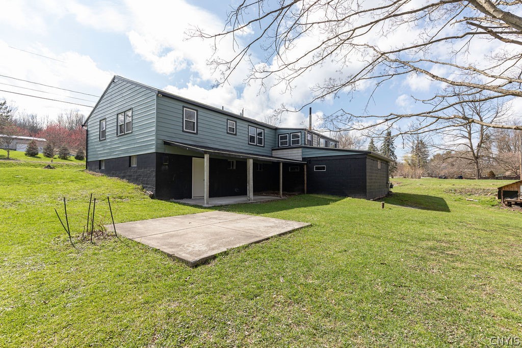 5960 Newport Road Camillus, NY 13031 - Photo 3 of 45