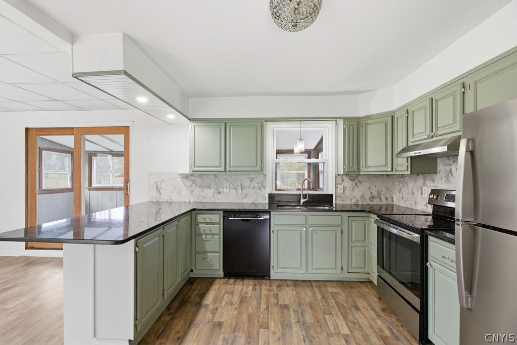 5960 Newport Road Camillus, NY 13031 - Photo 10 of 45 Kitchen with granite countertops