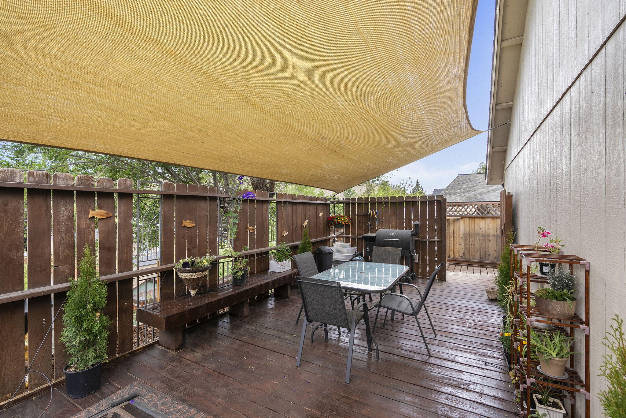 552 Southwest Lincoln Street Madras, OR 97741 - Photo 19 of 23 a balcony with wooden floor and outdoor seating