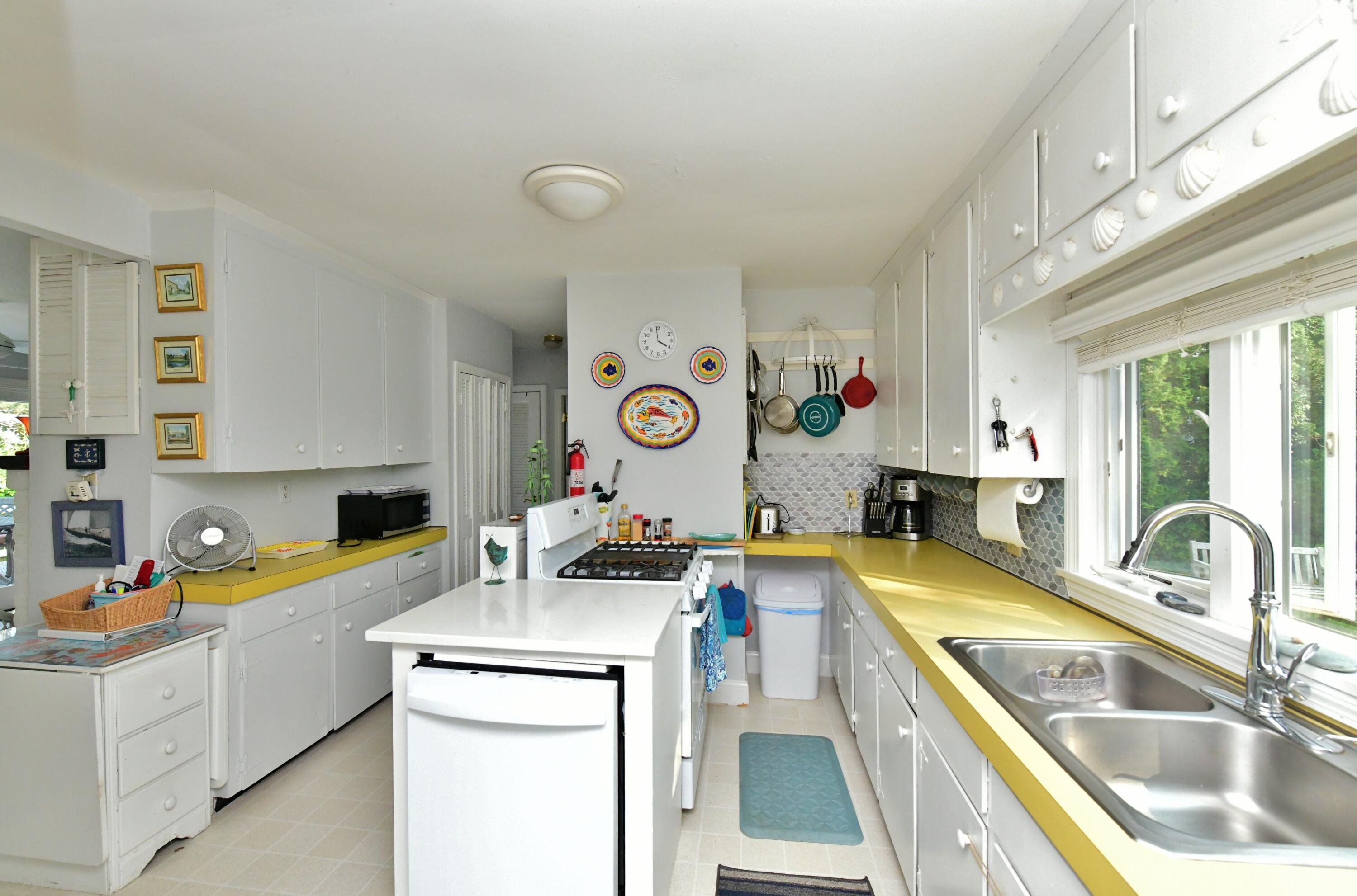 208 Standish Road, Unit WINTER Sagamore Beach, MA 02562 - Photo 3 of 27 LRE_1406