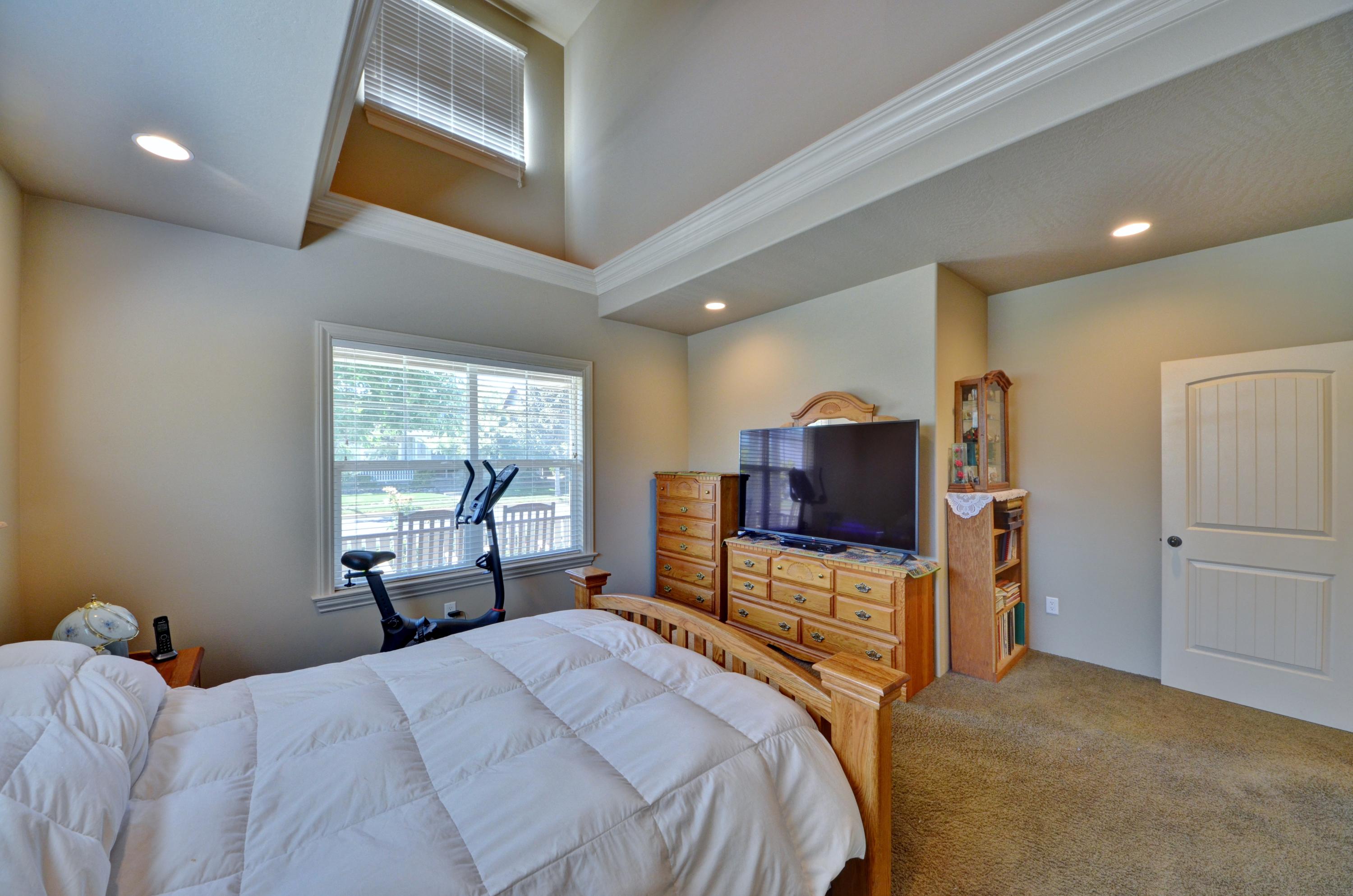 920 Buck Point Street Central Point, OR 97502 - Photo 22 of 40 062