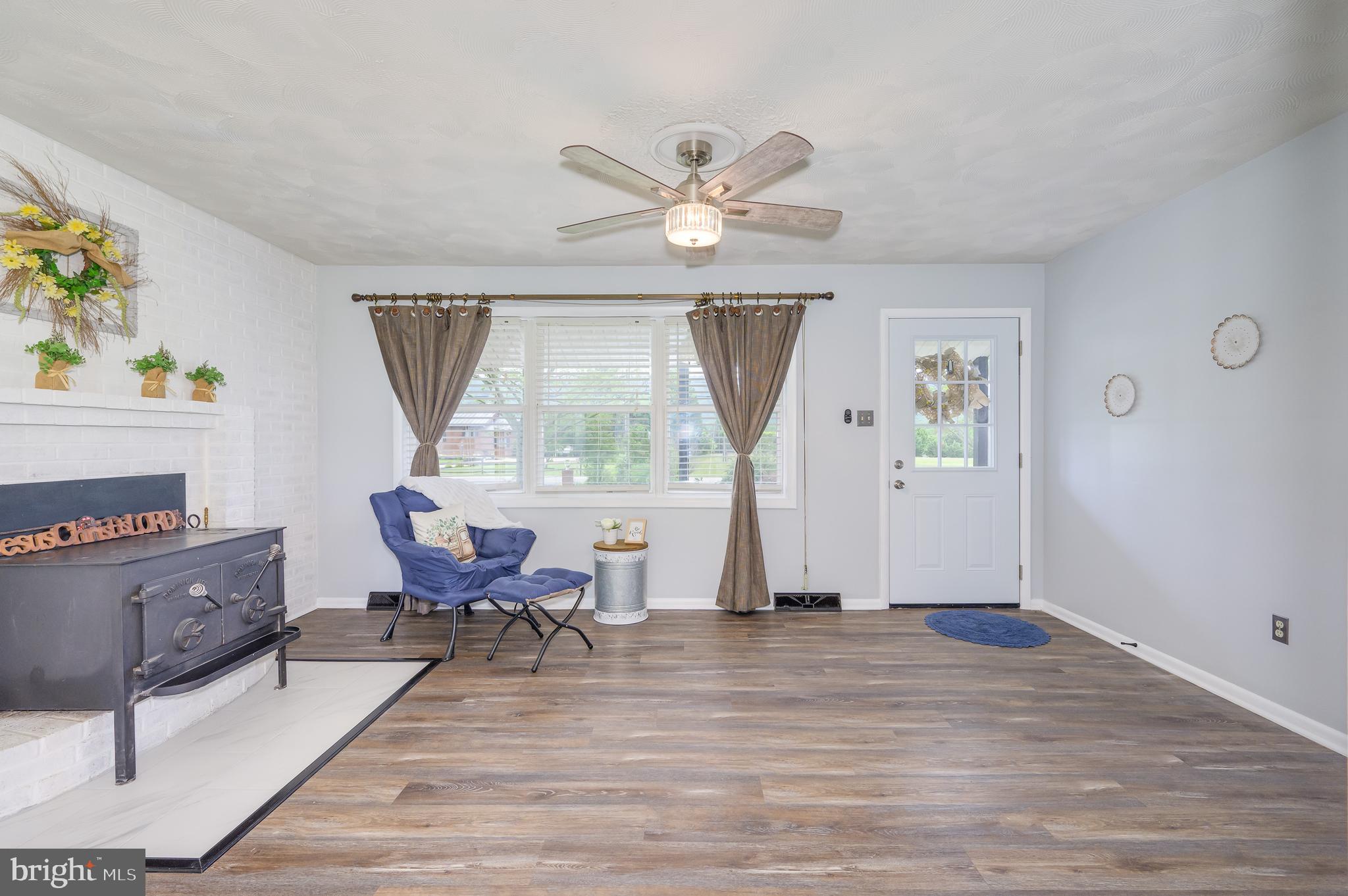 1267 Dominion Road Gerrardstown, WV 25420 - Photo 19 of 66 Living Room