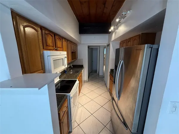 $3,100 | 19428 Northeast 26th Avenue, Unit 103B, Miami, FL 33180