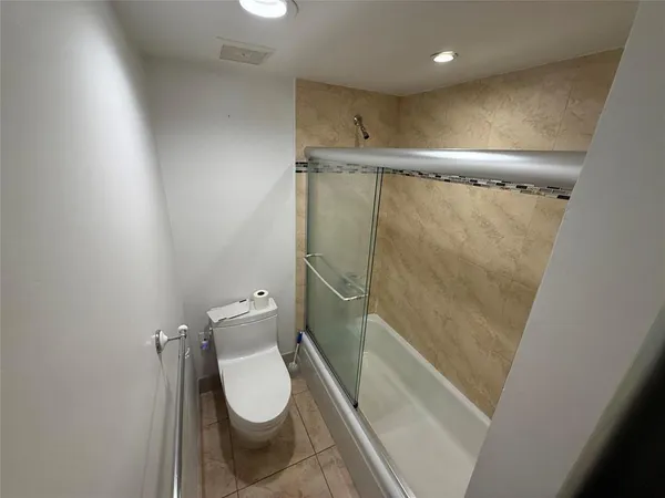 $3,100 | 19428 Northeast 26th Avenue, Unit 103B, Miami, FL 33180