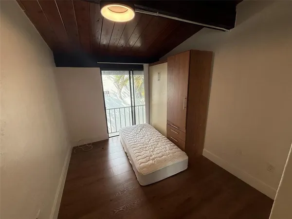 $3,100 | 19428 Northeast 26th Avenue, Unit 103B, Miami, FL 33180