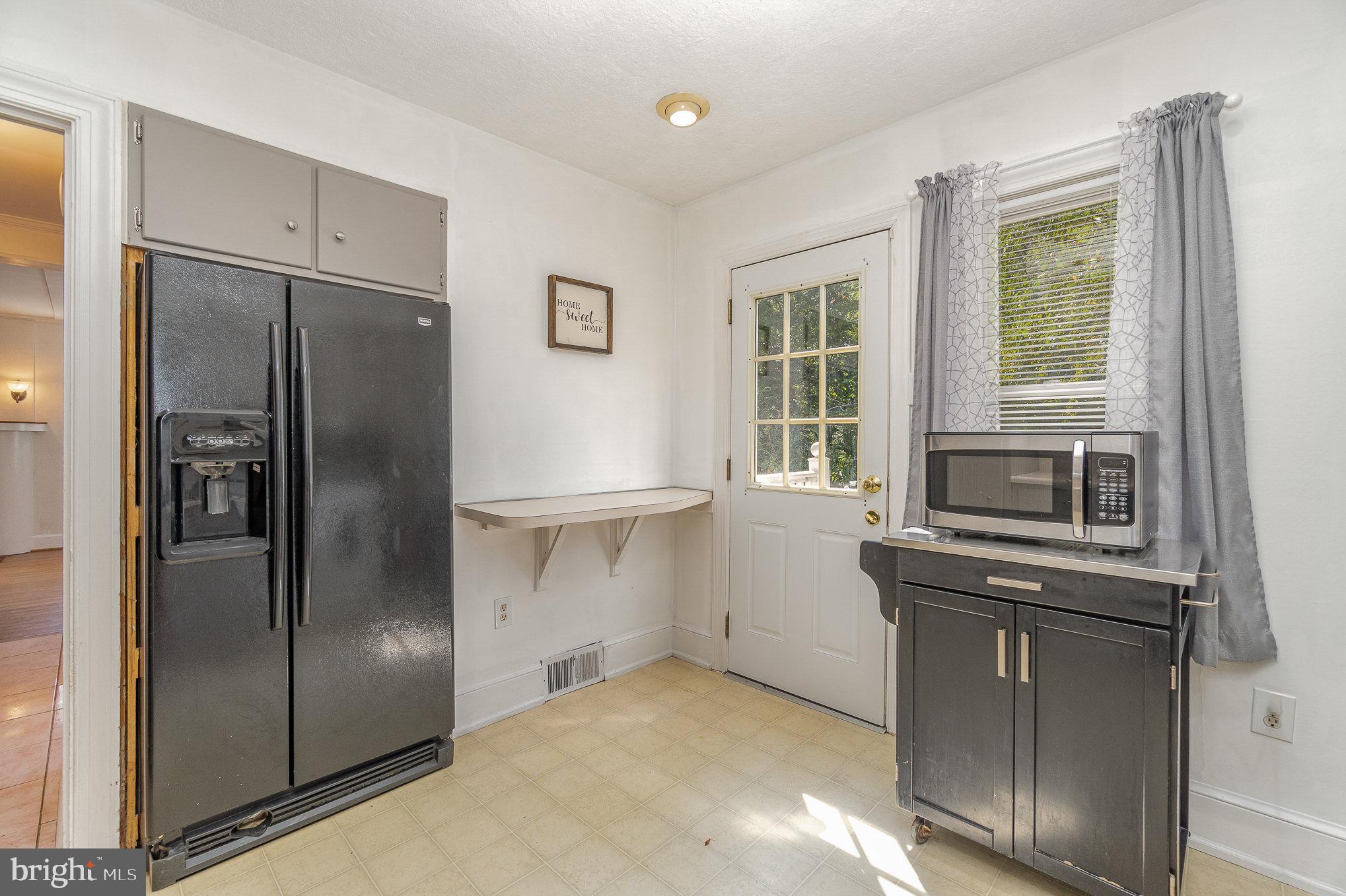 320 Haines Road York, PA 17402 - Photo 14 of 39 Kitchen