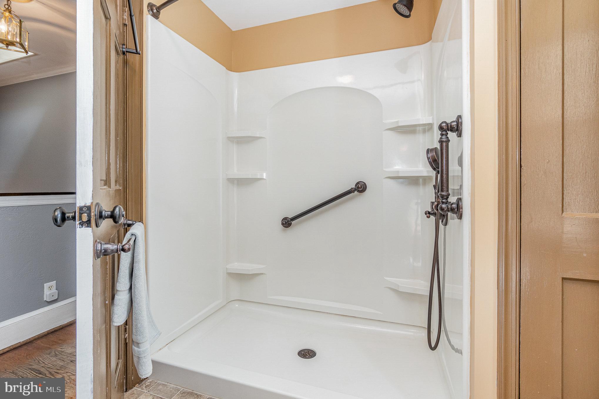 320 Haines Road York, PA 17402 - Photo 27 of 39 Full Bath