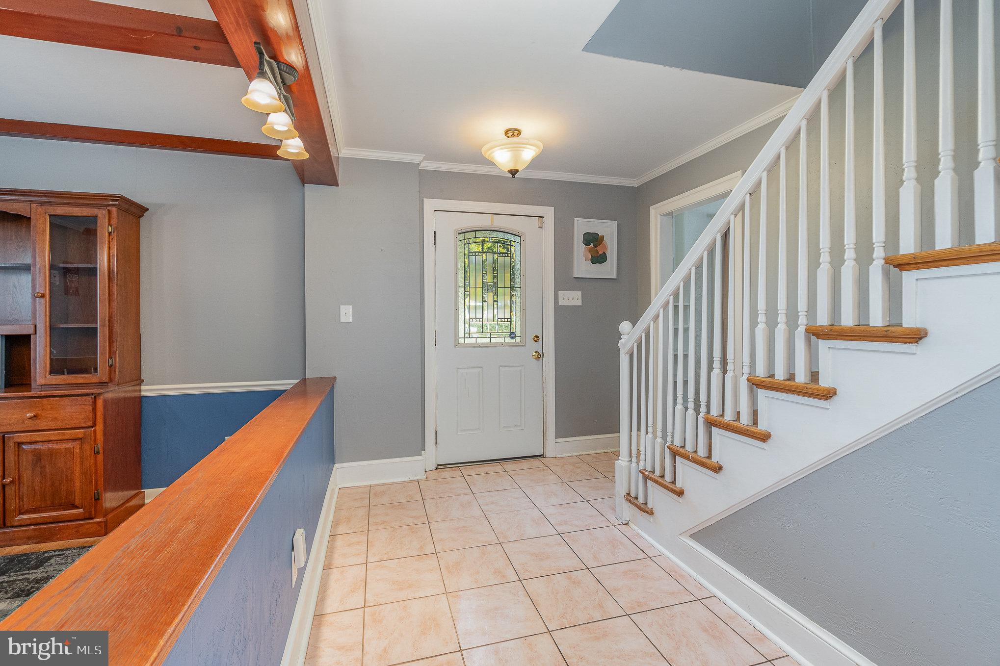 320 Haines Road York, PA 17402 - Photo 6 of 39 Foyer