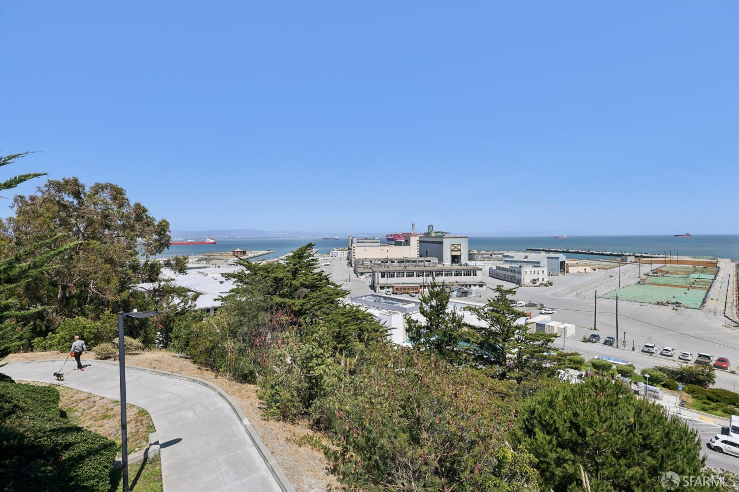 134 Albatross Court San Francisco, CA 94124 - Photo 31 of 40 a view of a city