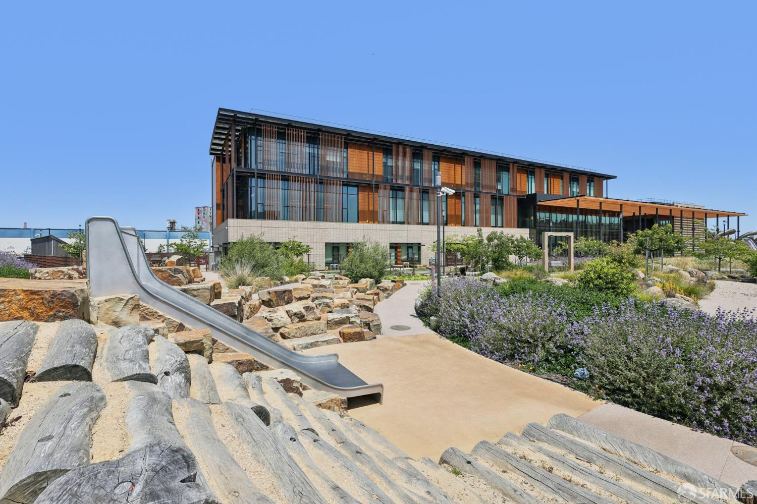 134 Albatross Court San Francisco, CA 94124 - Photo 34 of 40 a view of a balcony