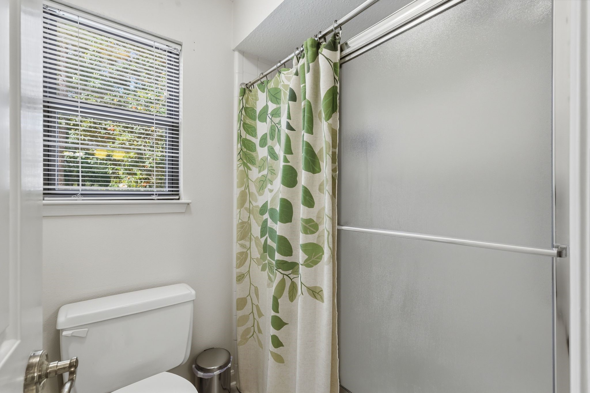 15007 Benfer Road Houston, TX 77069 - Photo 23 of 42 Private wet room in the Jack and Jill bathroom!