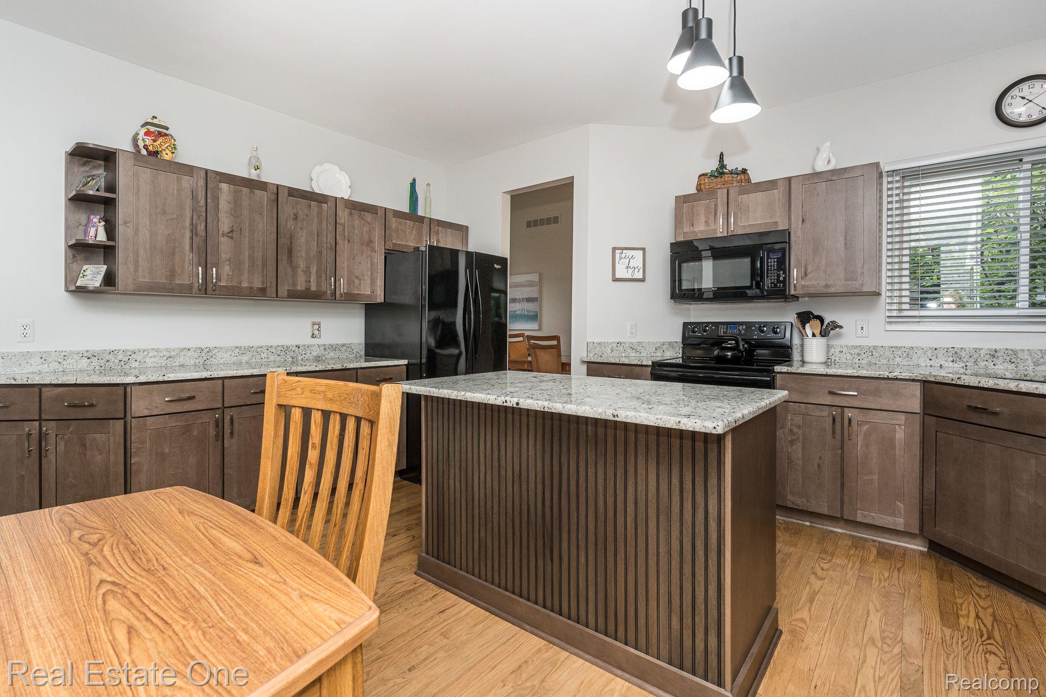 2657 Long Meadow Lane Rochester, MI 48307 - Photo 14 of 46 Lots of Cabinets and Counterspace!
