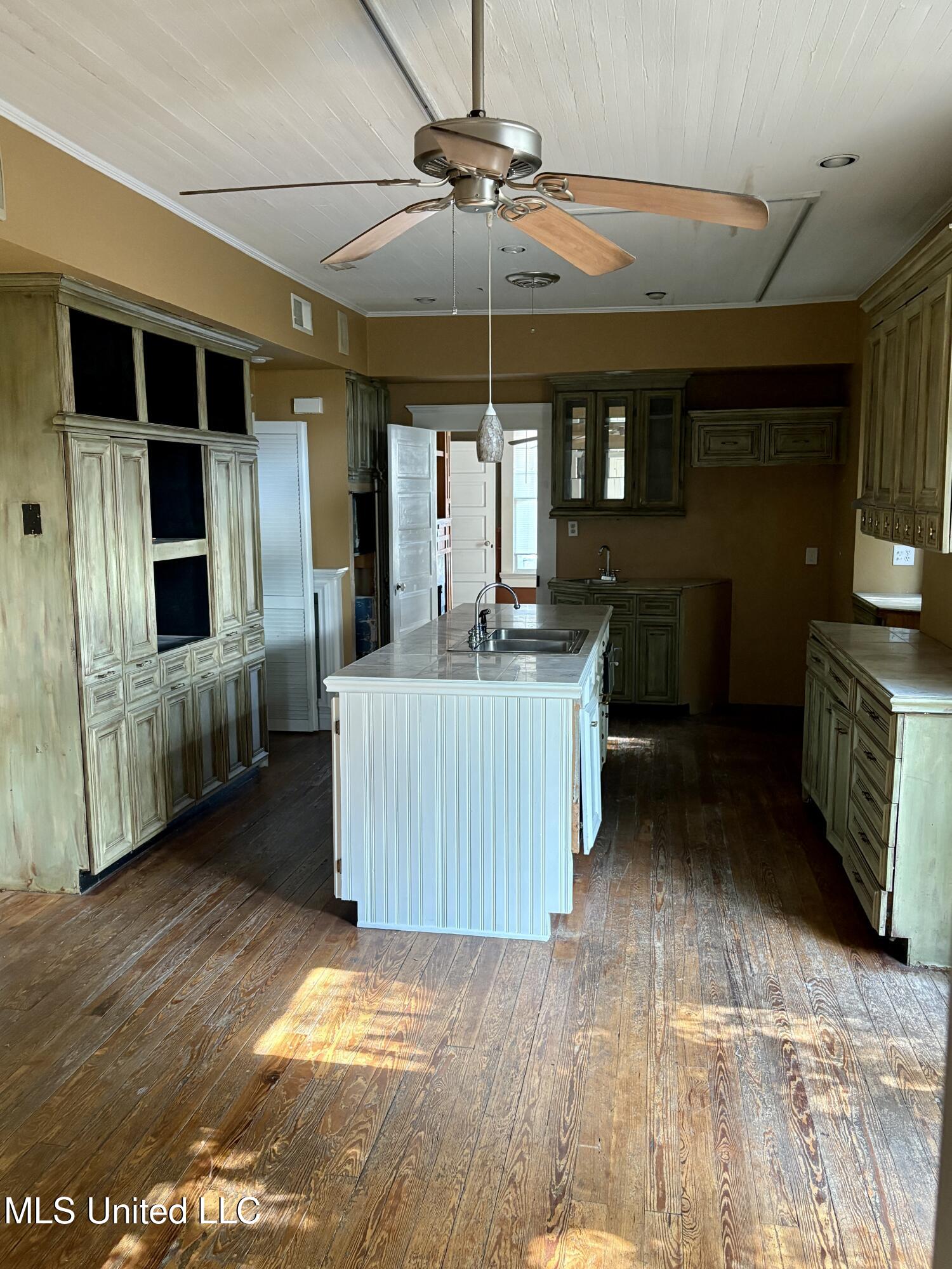 1111 31st Avenue Gulfport, MS 39501 - Photo 10 of 22 IMG_7736