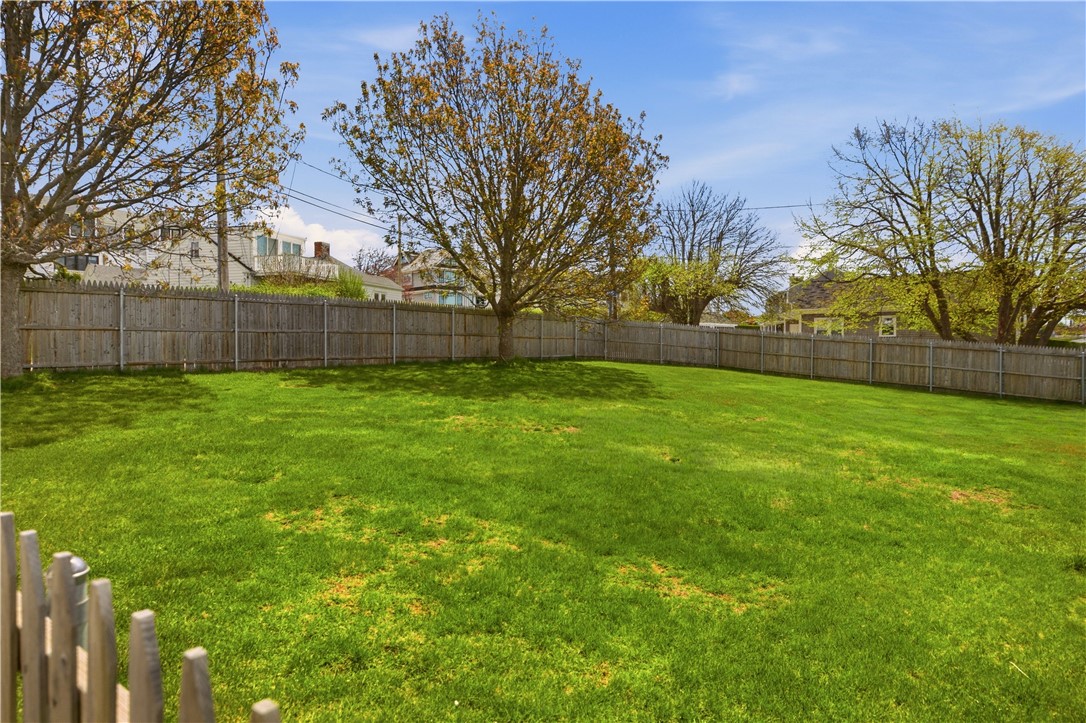 2 Stimpson Street Middletown, RI 02842 - Photo 12 of 28