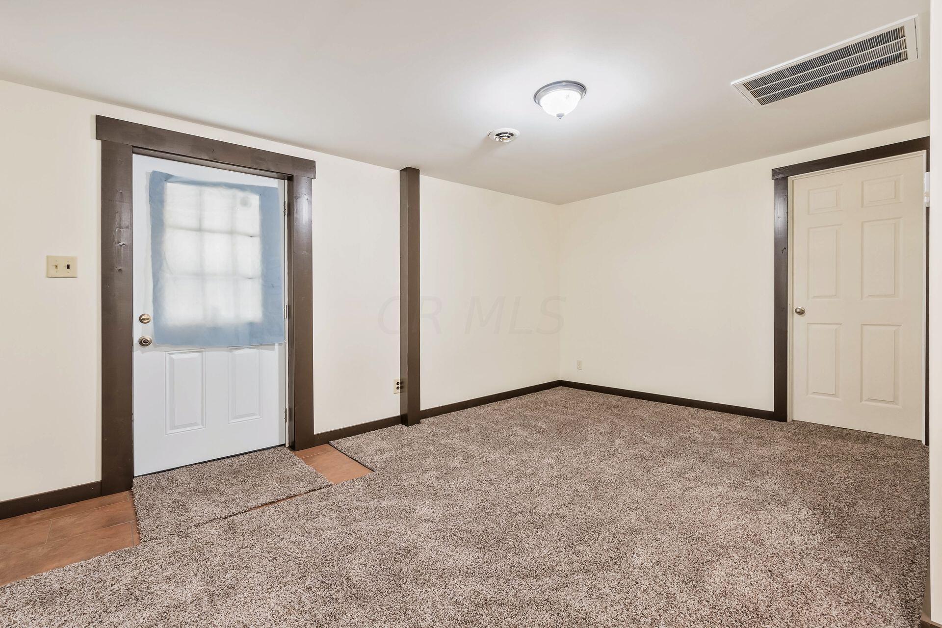 310 Ray Avenue Circleville, OH 43113 - Photo 4 of 36 010_0ac82a0f044_i 310 Ray 025