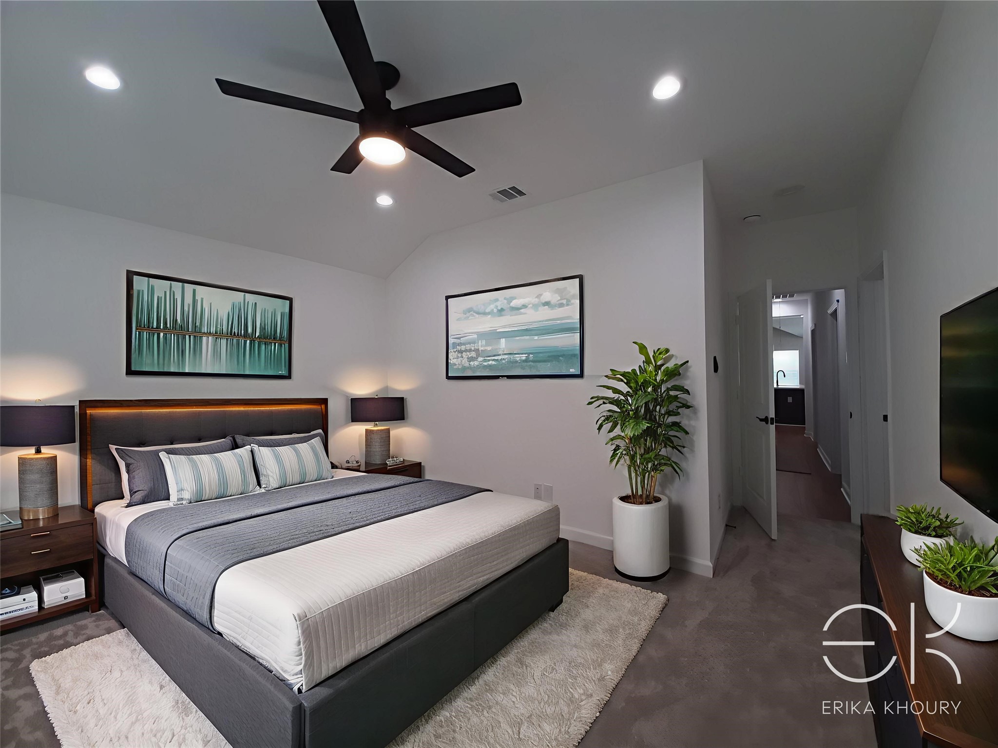 4530 Mayflower Street Houston, TX 77051 - Photo 9 of 21 a bedroom with a bed and a potted plant