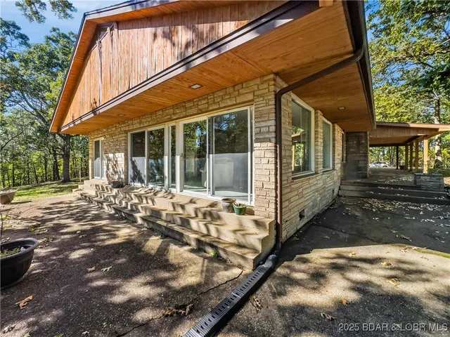 $299,900 | 76 Breezy Hill Lane, Camdenton, MO 65020