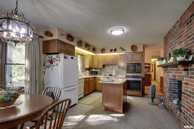 $245,000 | 1620 Gayla Drive, Quincy, IL 62305