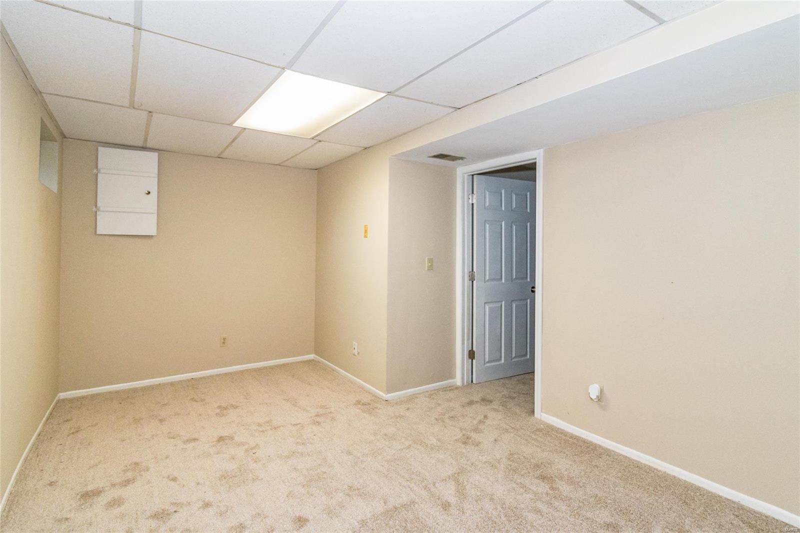 875 Portsdown Road Ballwin, MO 63011 - Photo 14 of 17 Gallery Image 14