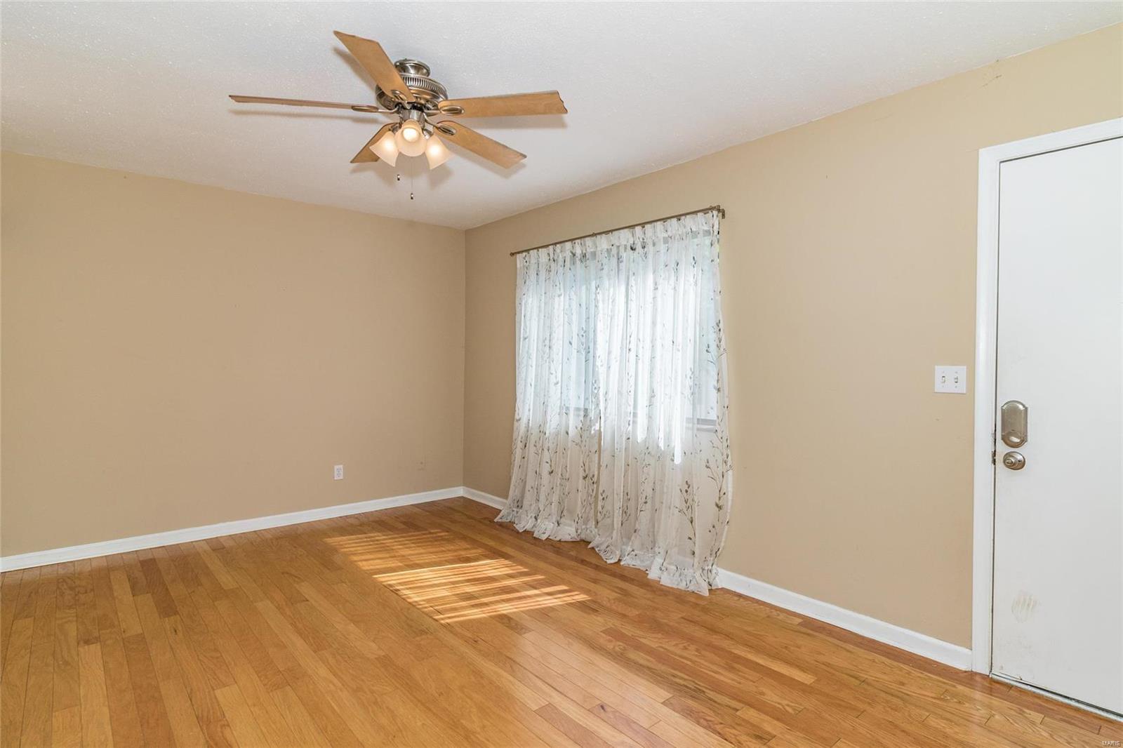 875 Portsdown Road Ballwin, MO 63011 - Photo 3 of 17 Gallery Image 3