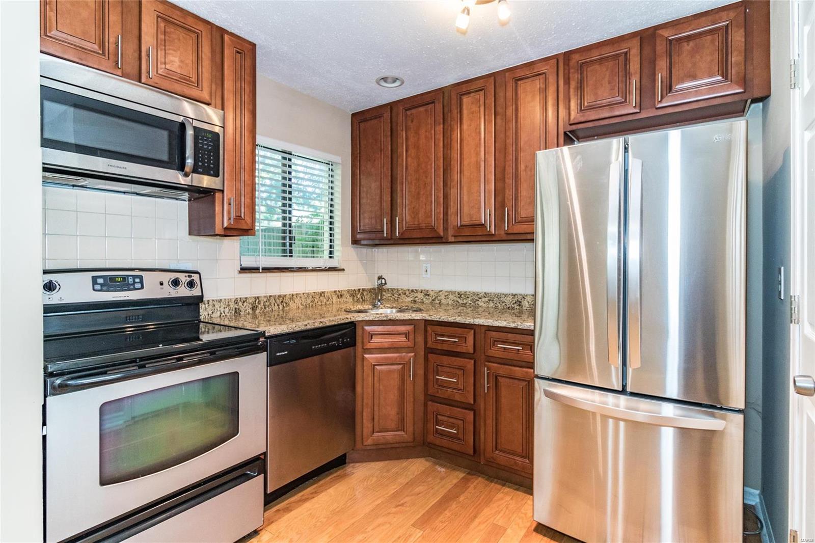 875 Portsdown Road Ballwin, MO 63011 - Photo 4 of 17 Gallery Image 4