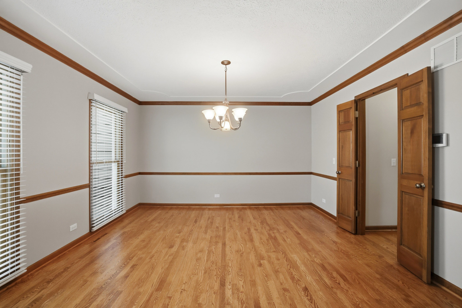 2528 Sun Valley Road Lisle, IL 60532 - Photo 7 of 65