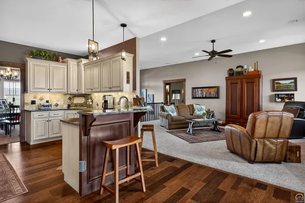 $625,000 | 3748 Elm Cove Road, Berryton, KS 66409