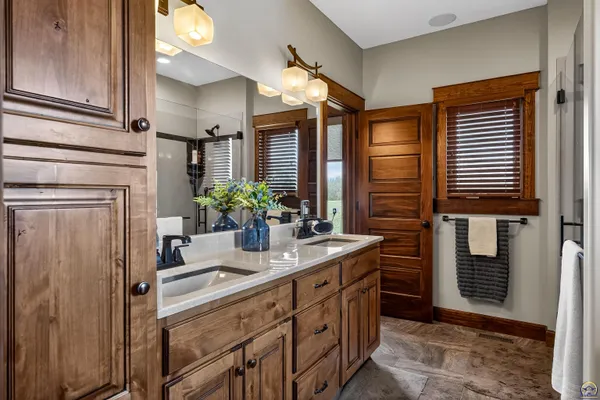 $625,000 | 3748 Elm Cove Road, Berryton, KS 66409