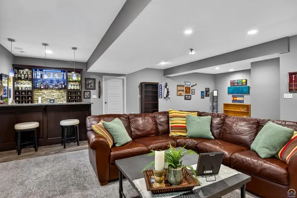 $625,000 | 3748 Elm Cove Road, Berryton, KS 66409