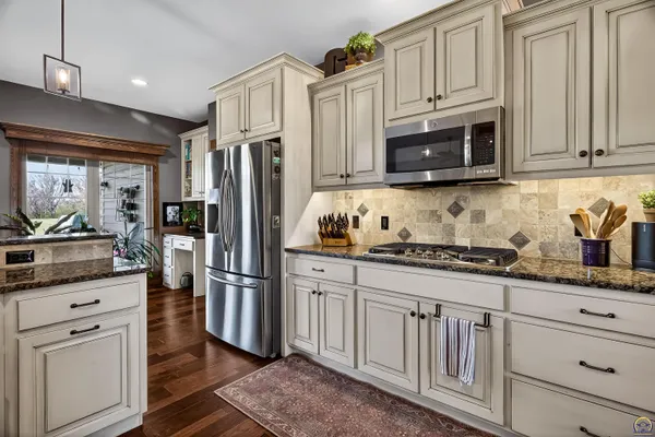 $625,000 | 3748 Elm Cove Road, Berryton, KS 66409