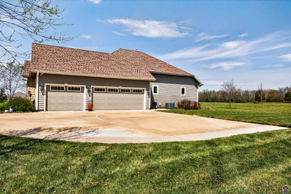 $625,000 | 3748 Elm Cove Road, Berryton, KS 66409