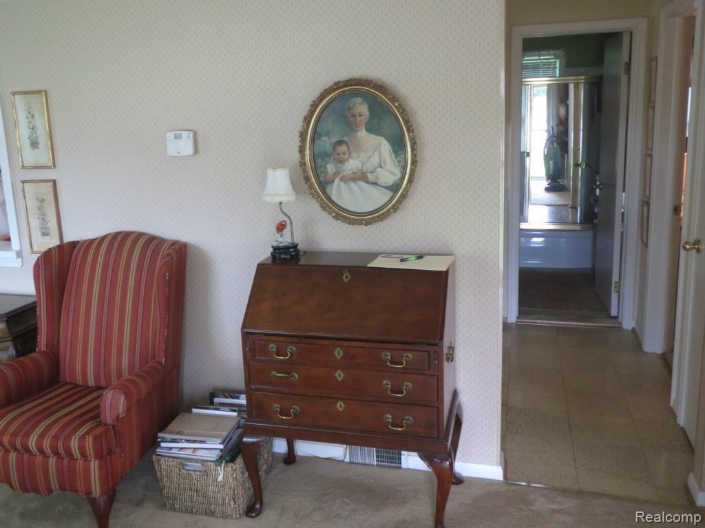4-Front Room.jpg