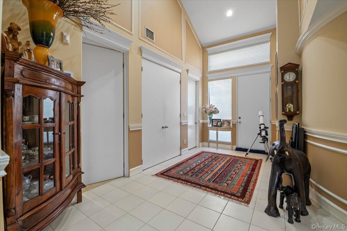 45 Coves Run Syosset, NY 11791 - Photo 16 of 43 a view of an empty room and window